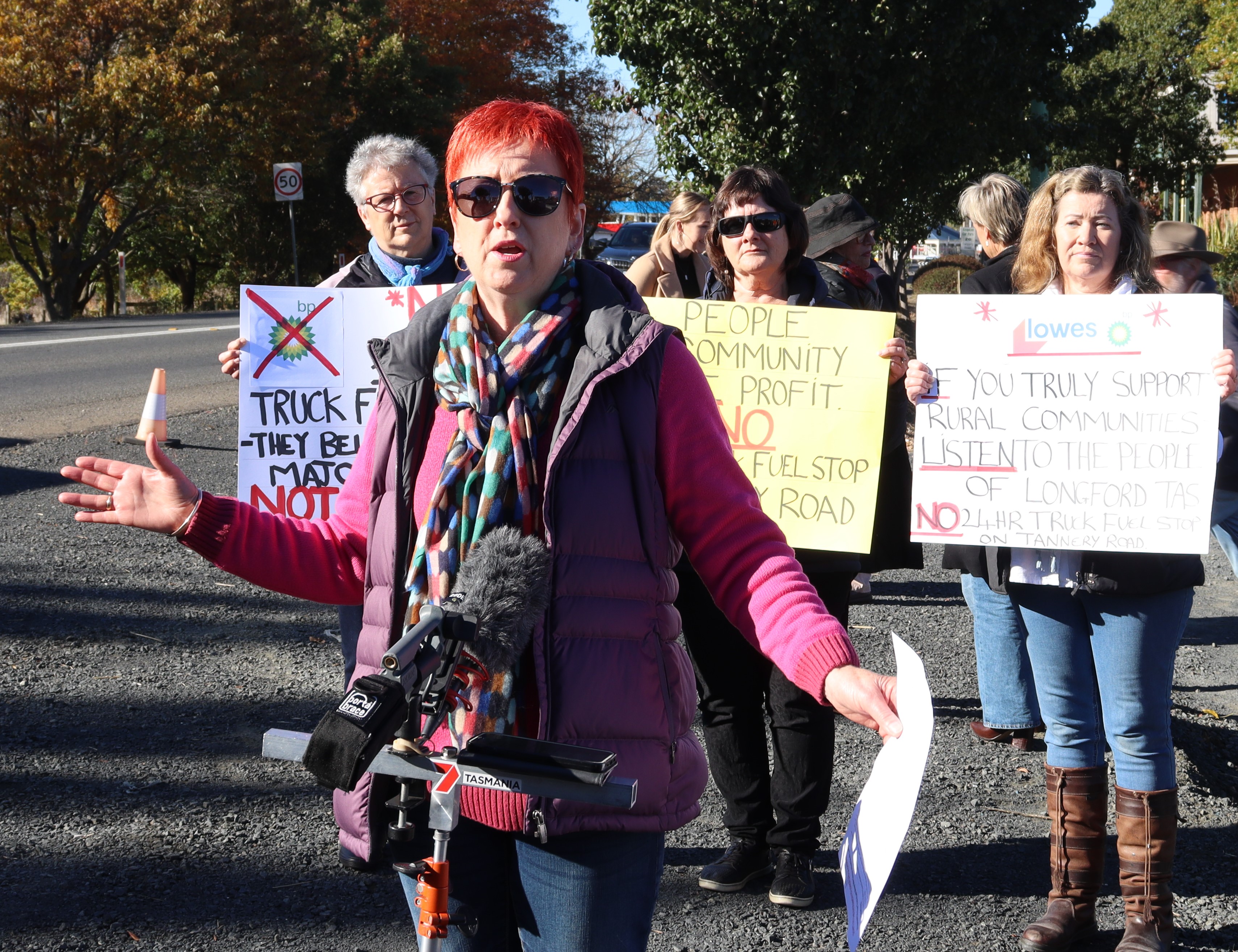 Protesters on Tannery Rd, Longford.