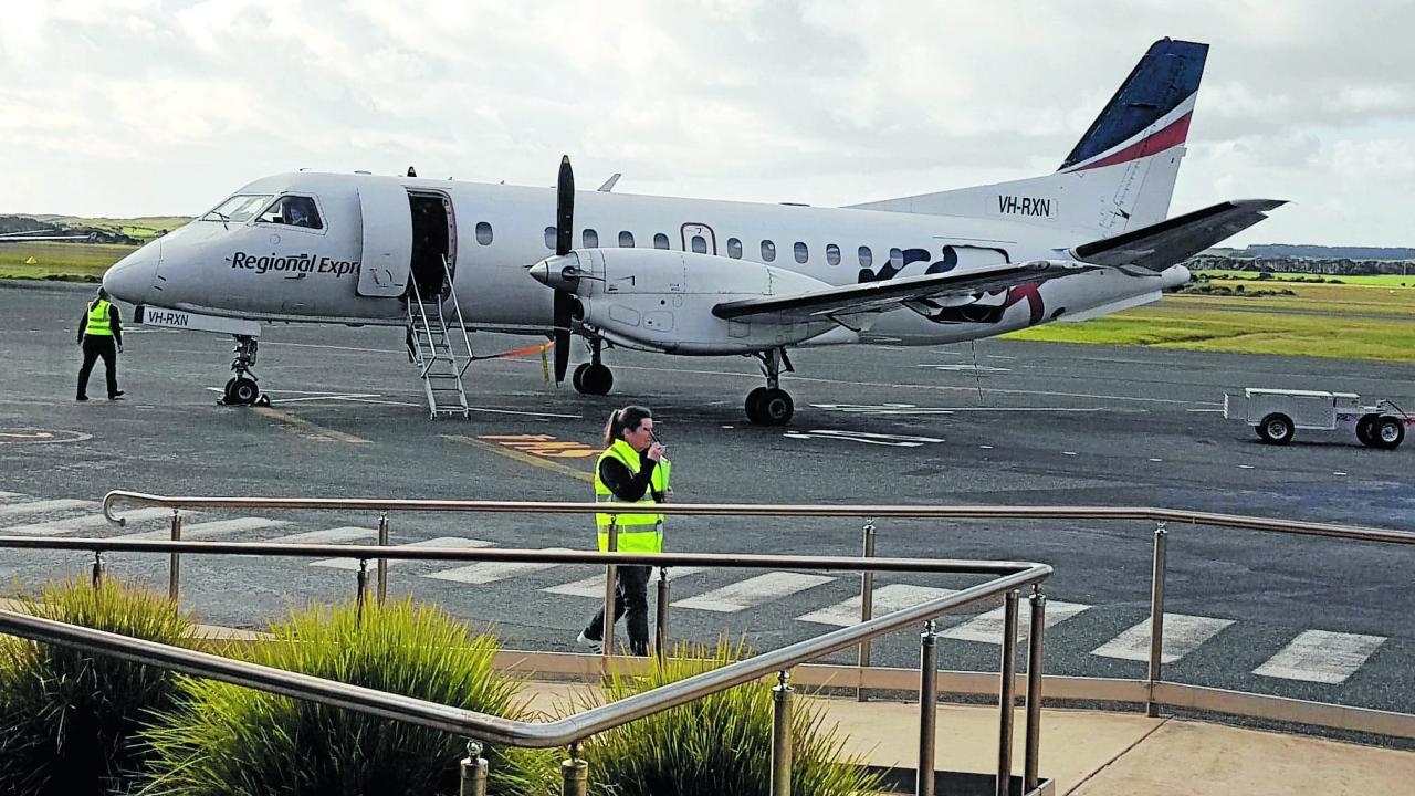 Rex aircraft at King Island