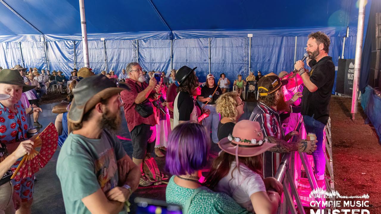 The Bad Dads’ lead singer Jimi Steele connects with a country crowd.